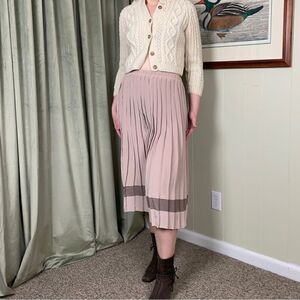 Vintage Andrea Gayle Pleated Skirt in Tan, size 10P - VGUC